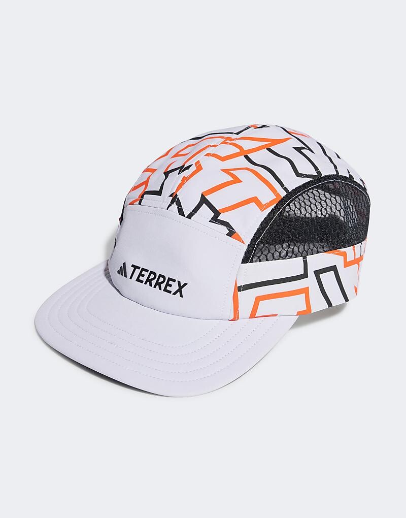 

Черная кепка с пятью панелями и графическим принтом adidas Terrex Heat dy