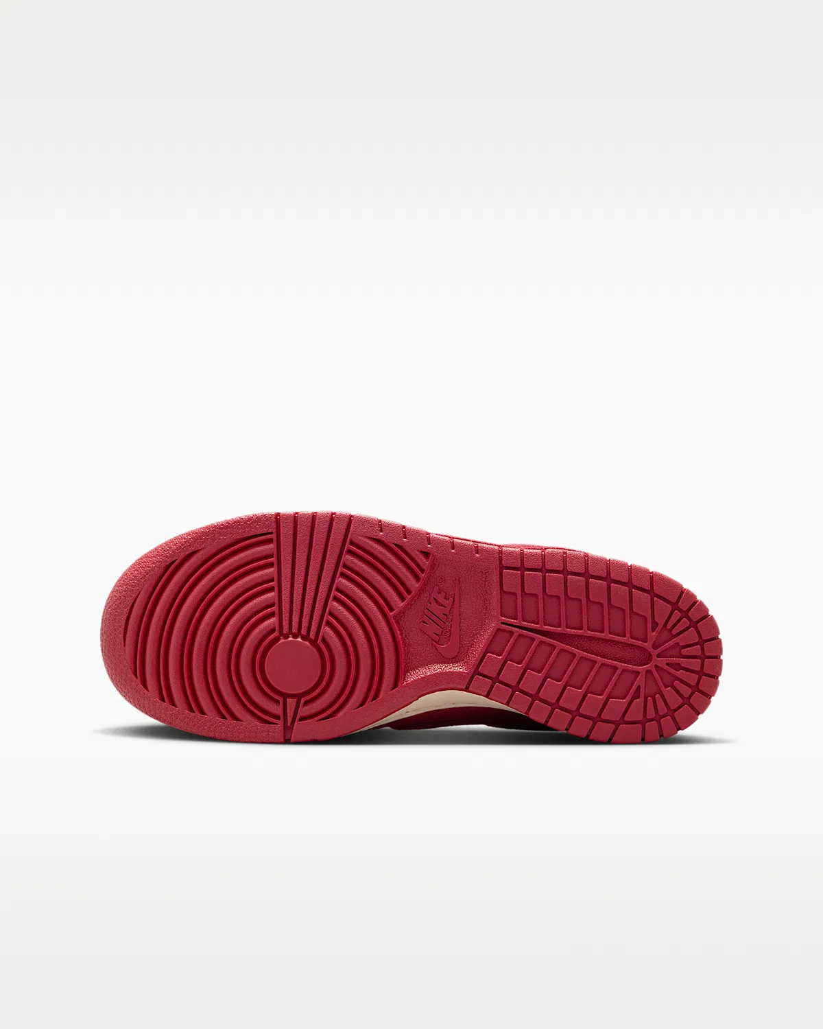 Кроссовки Nike Dunk Low SE для старших детей, Team Crimson/Team Crimson/Sanddrift/Team Crimson — фото 2
