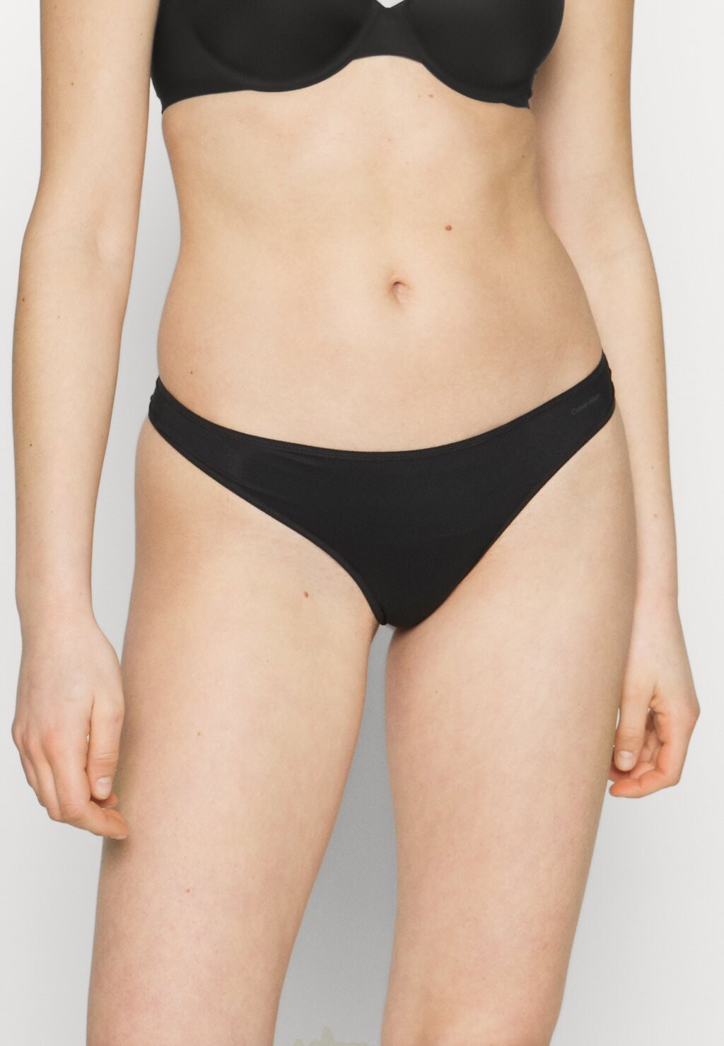 

Стринги Calvin Klein Underwear, черный