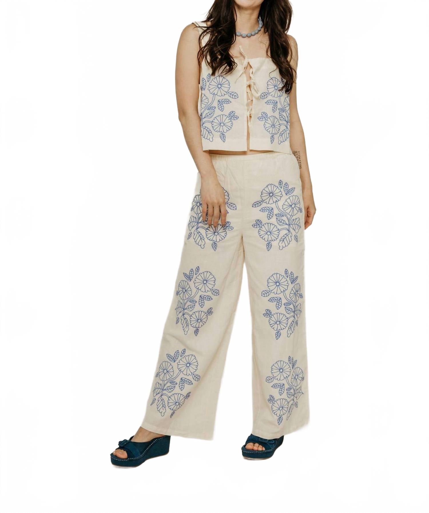 

Вышитые брюки в светло-бежевом цвете The Tiny Big Sister