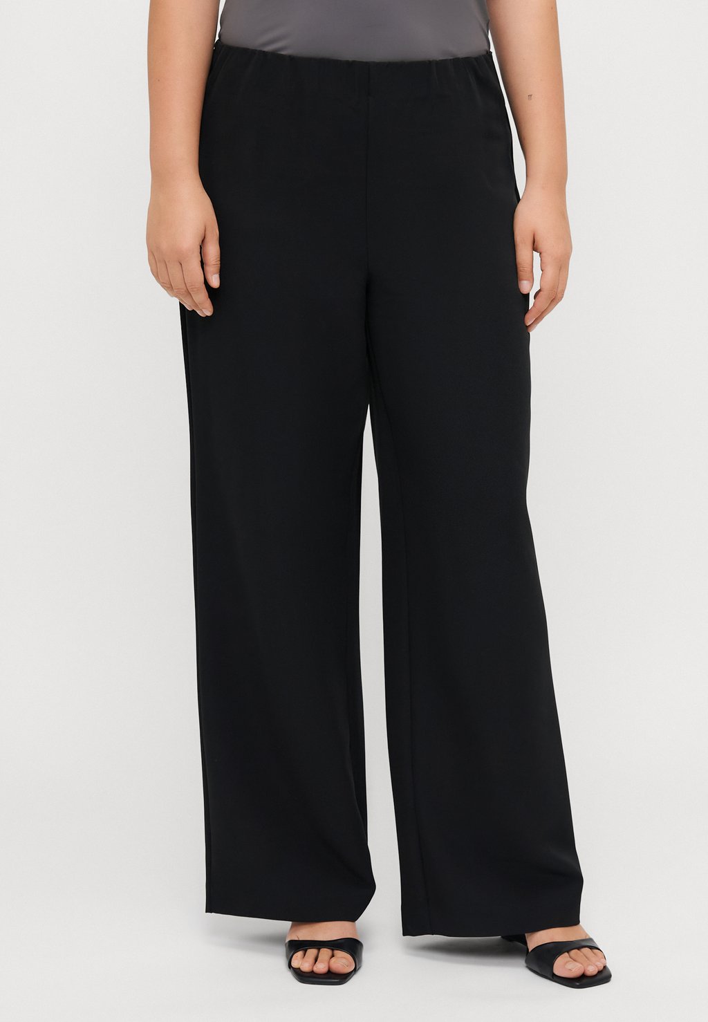 

Брюки VMCCIRI WIDE Vero Moda Curve, черный