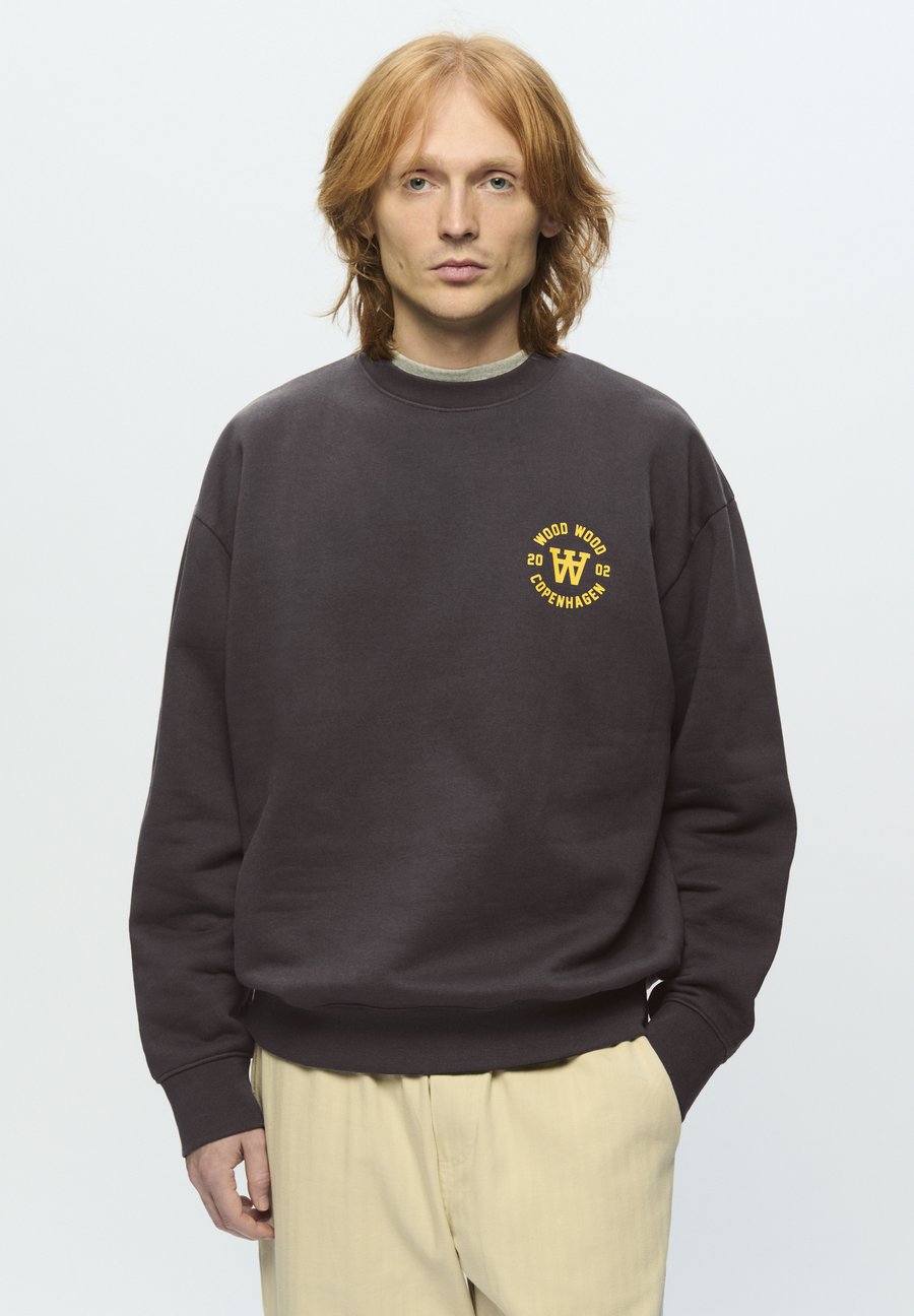 

Толстовка DOUBLE A BY W.W. WWNOEL AA SEAL PRINT, Licorice/Brown