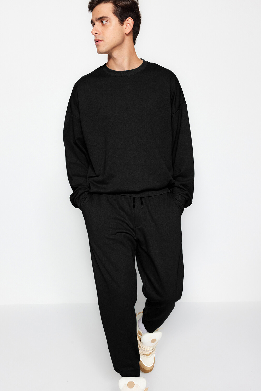 

Комплект спортивного костюма - Черный - Oversize Trendyol, черный
