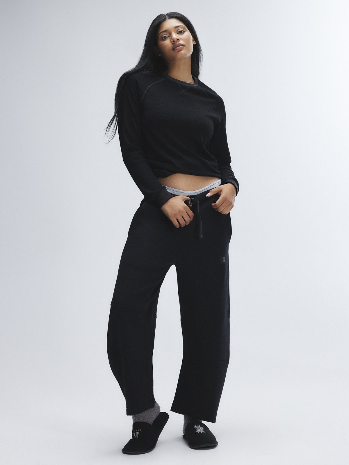 

Спортивные штаны Savage X Fenty Cargo Fleece Barrel Leg, цвет Black Caviar