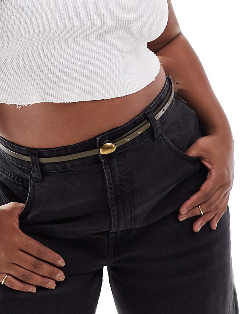 

Узкий ремень на талию и на бедрах цвета хаки ASOS DESIGN Curve с изогнутой пряжкой