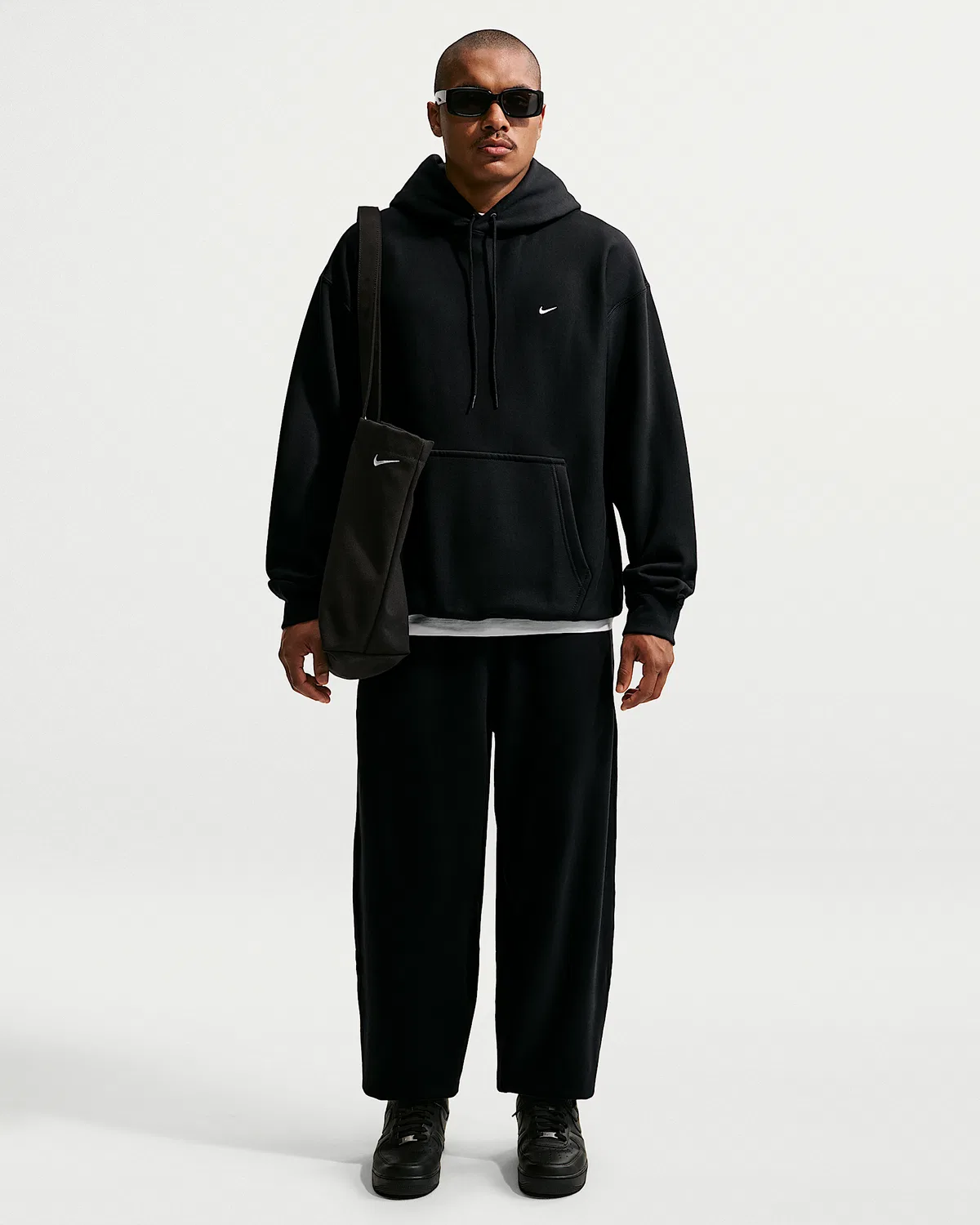 Мужская худи Nike Solo Swoosh, Black/Black/White — фото 4
