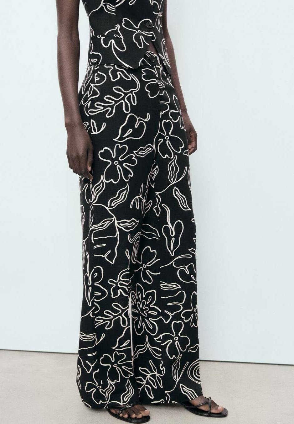 

Брюки FLORAL PRINT Mango, черный