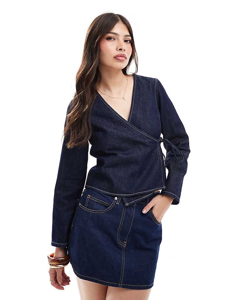 

ASOS DESIGN – джинсовый топ с длинными рукавами и запахом темного индиго