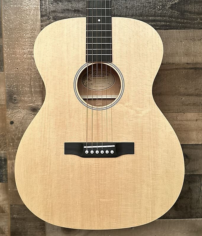 

Акустическая гитара Larrivee OM-Simple 6 Acoustic Guitar with Hard Case