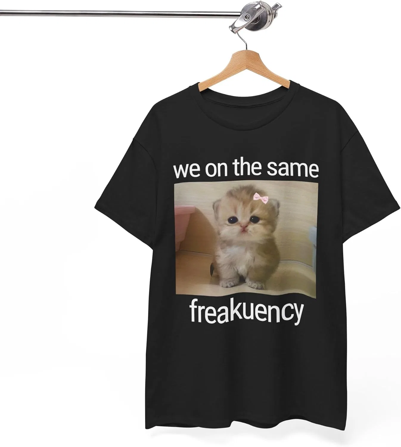 Футболка We On The Same Freakuency Cat Meme, Goofy Ahh Brainrot Weird Cotton GENERIC, черный — фото 4