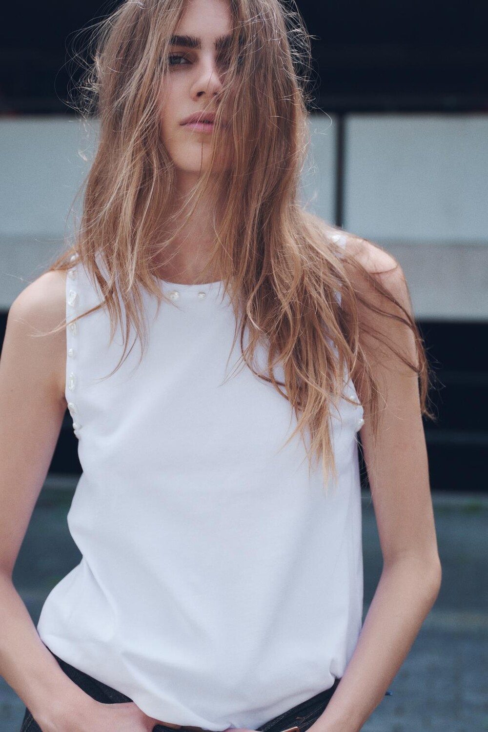 

Хлопковый топ с искусственным жемчугом ZARA, белый
