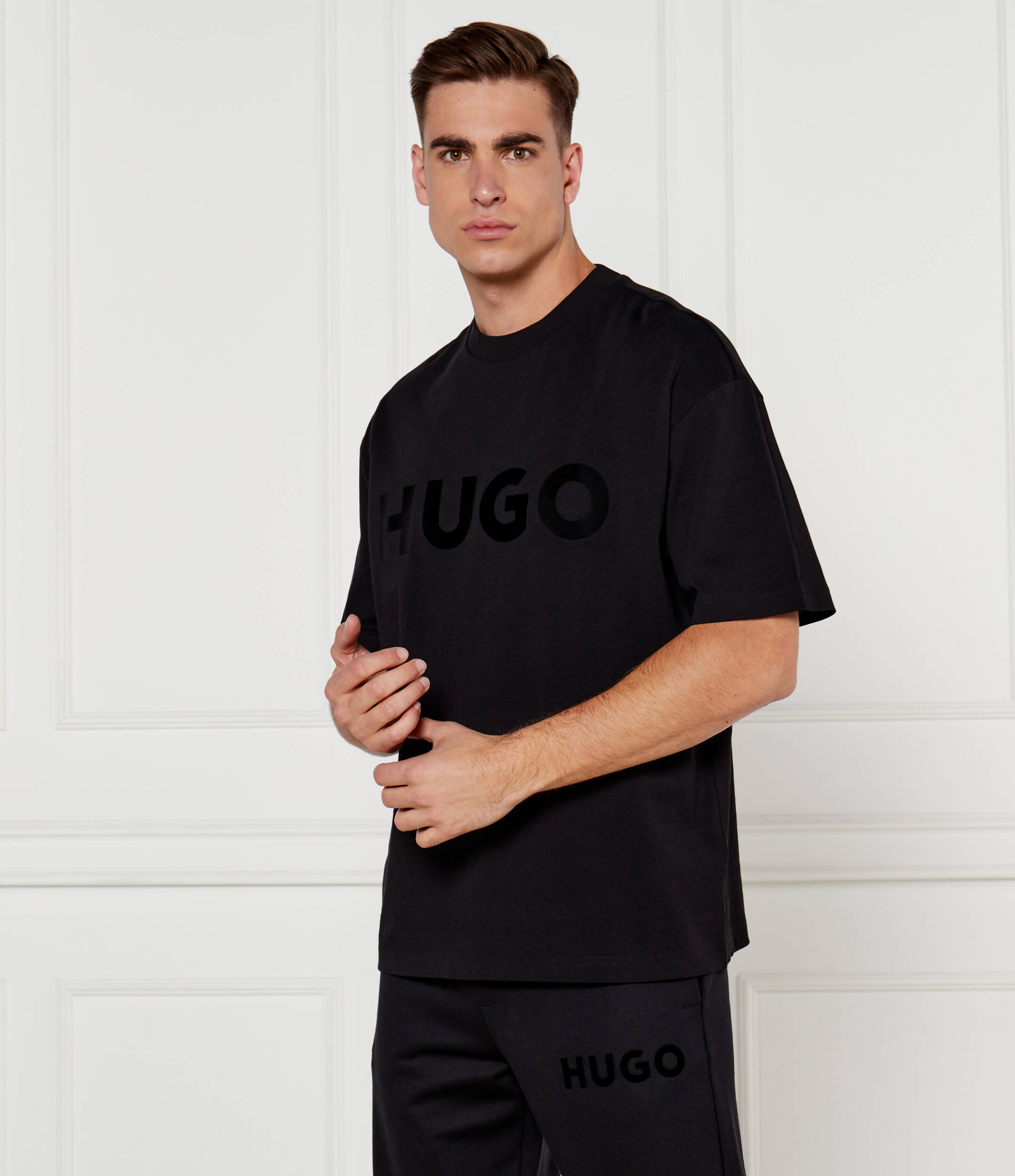 

Футболка HUGO Dinkee Oversize fit, черный