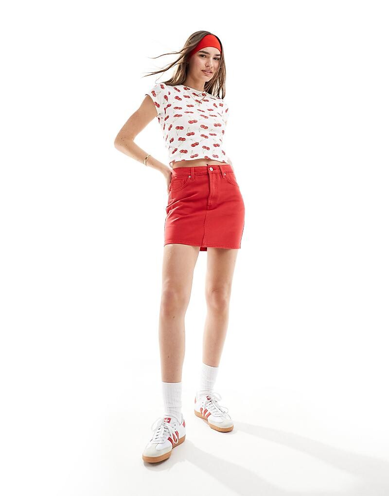 

Красная джинсовая мини-юбка с завышенной талией ASOS DESIGN