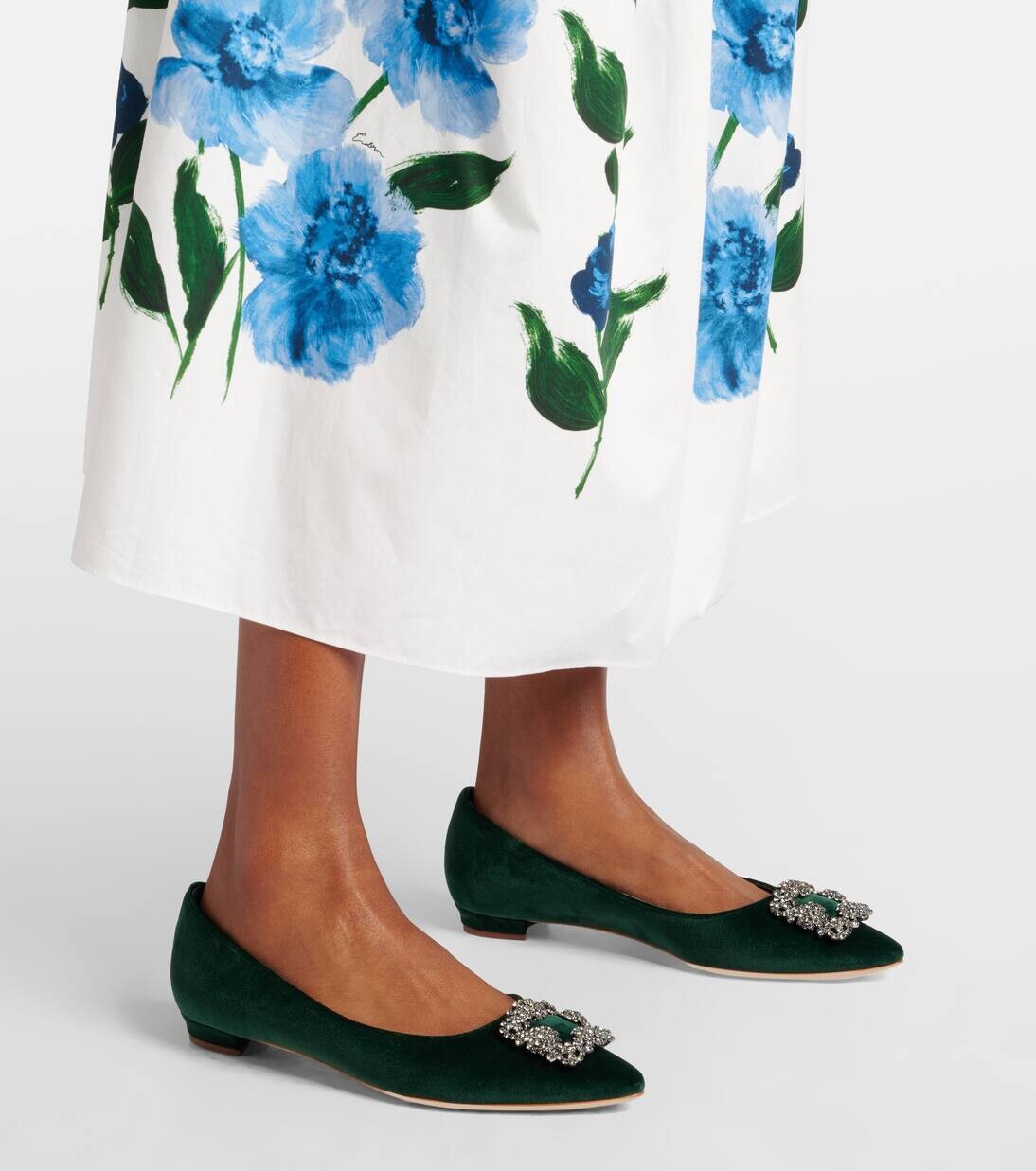 Бархатные балетки с декором Hangisi Manolo Blahnik, цвет 3011 dgrn — фото 4