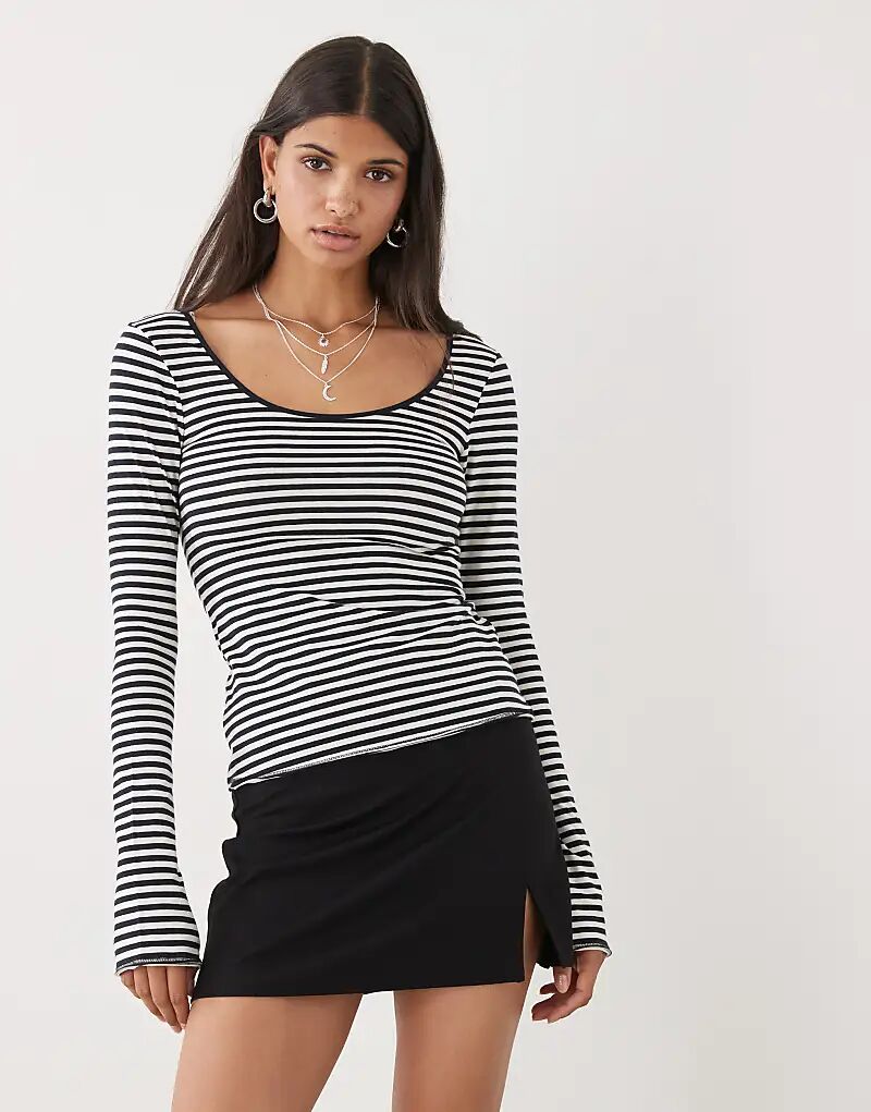 

Лонгслив Monki с длинными рукавами и круглым вырезом в черно-белую полоску