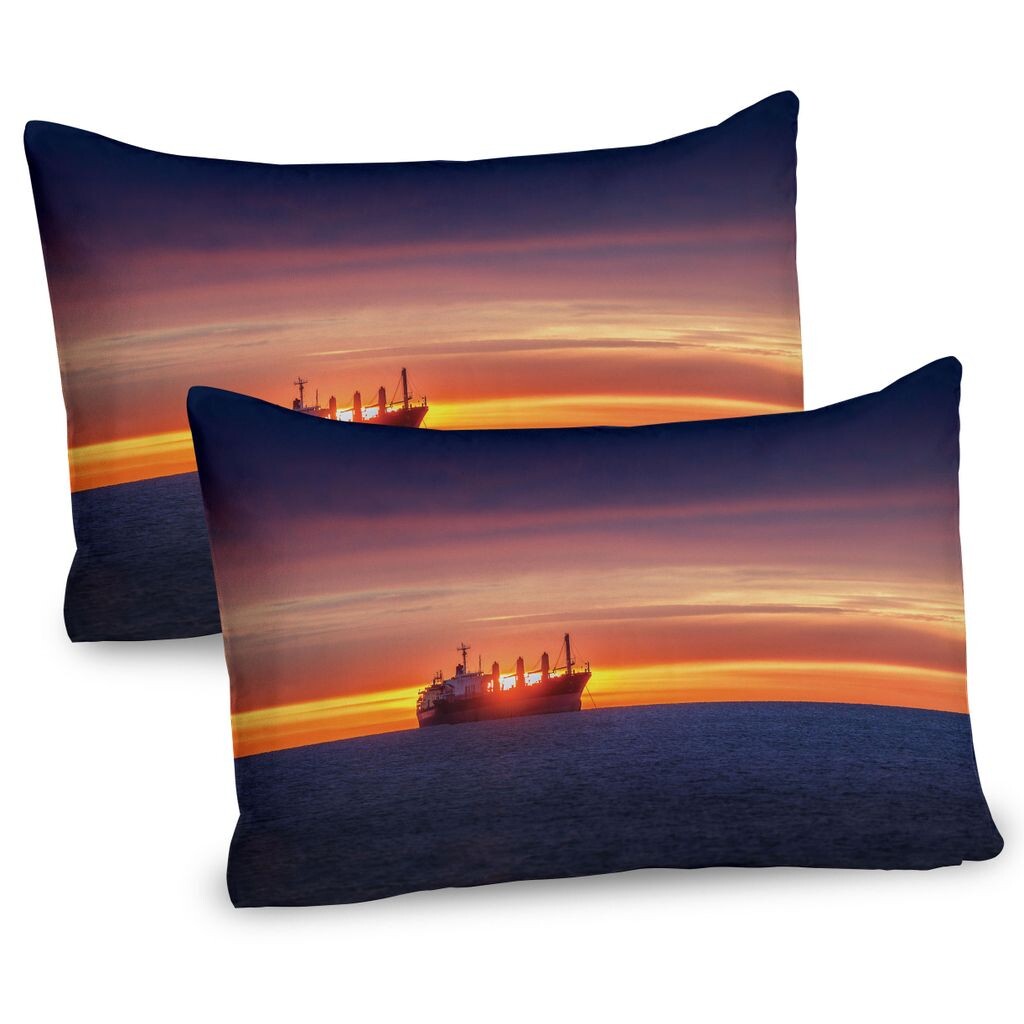 

ABAKUHAUS Морские чехлы для подушек, набор из 2 шт., «Восход горизонта в море» с изображением парусного логистического грузового корабля, чехол для подушки с декоративным принтом, 80x40 см, оранжево-синий