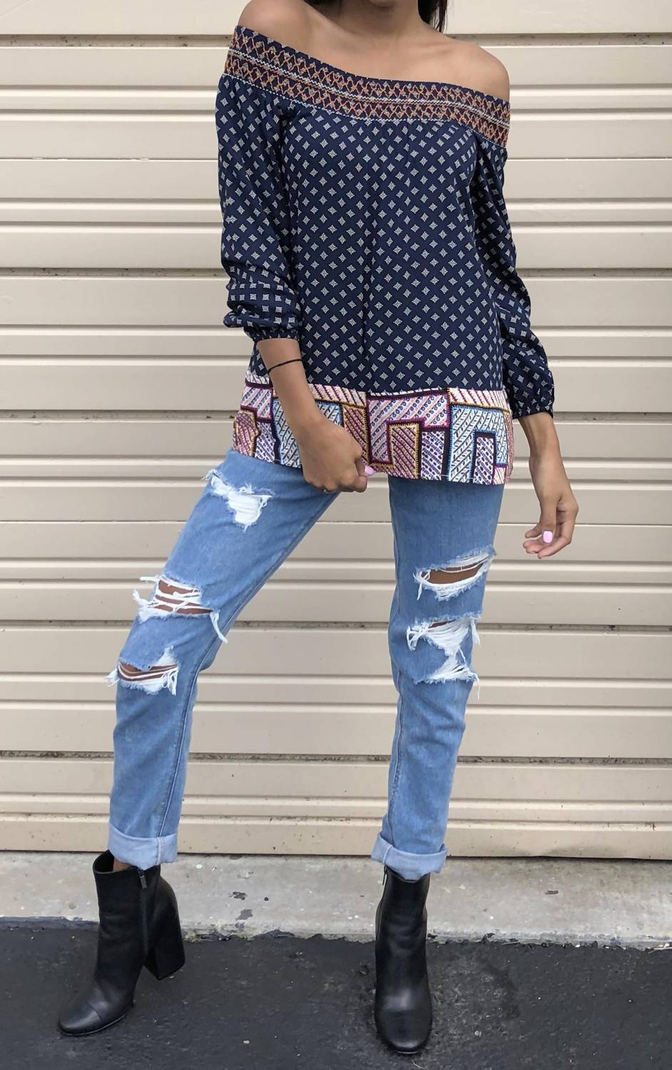 

Топ с двойным принтом и открытыми плечами в цвете Navy THML