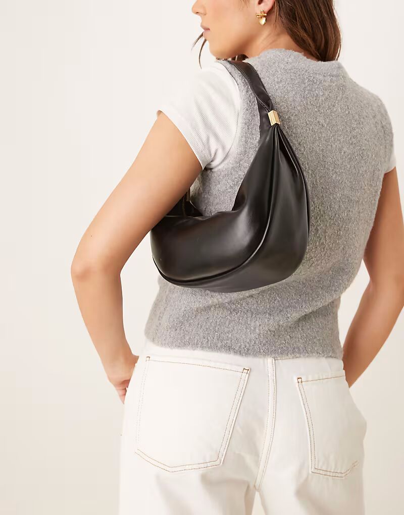 

Сумка через плечо из кожи Calvin Klein Jeans черного цвета