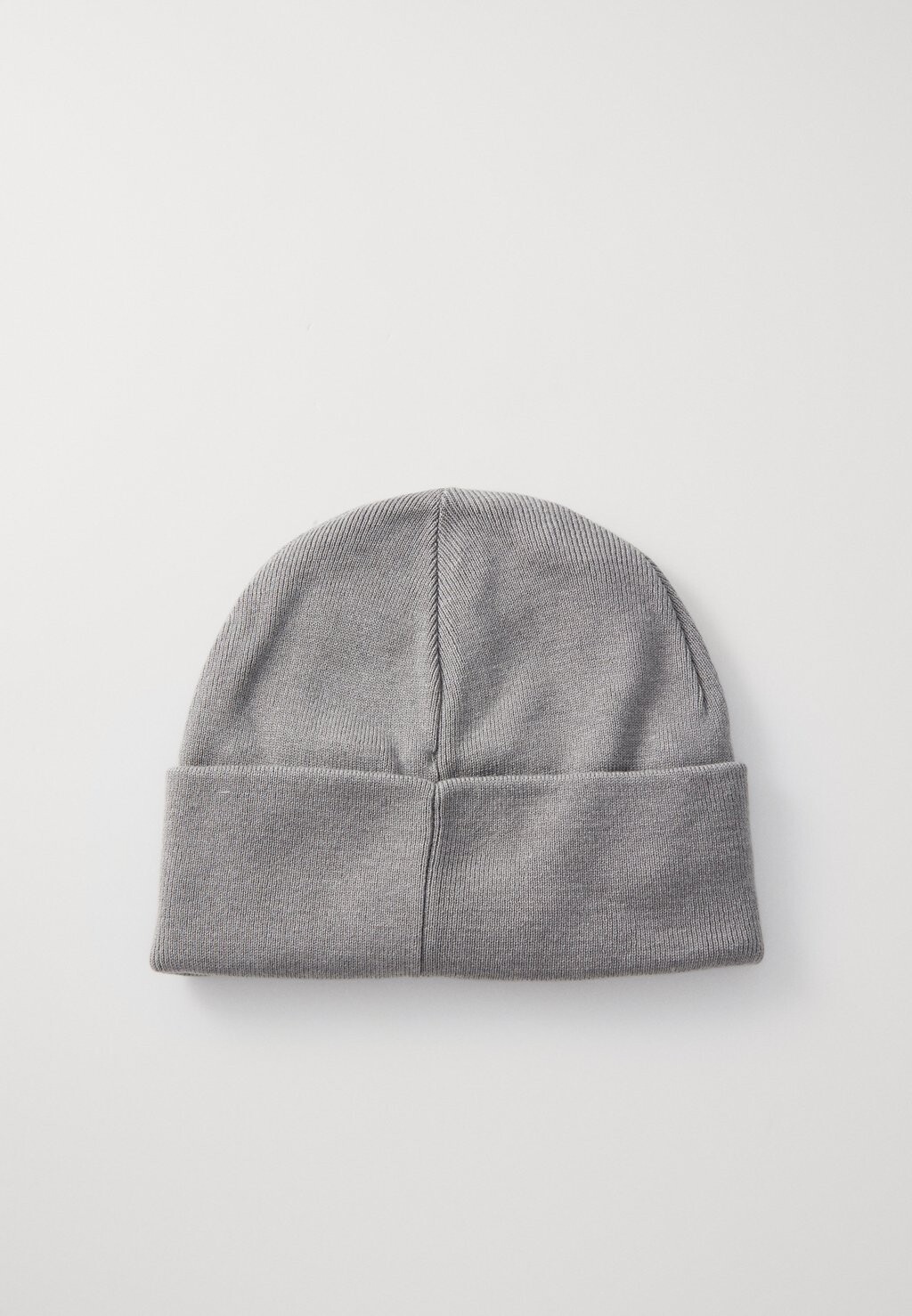 

Шапка MONO LOGO PATCH BEANIE UNISEX Calvin Klein Jeans, серый
