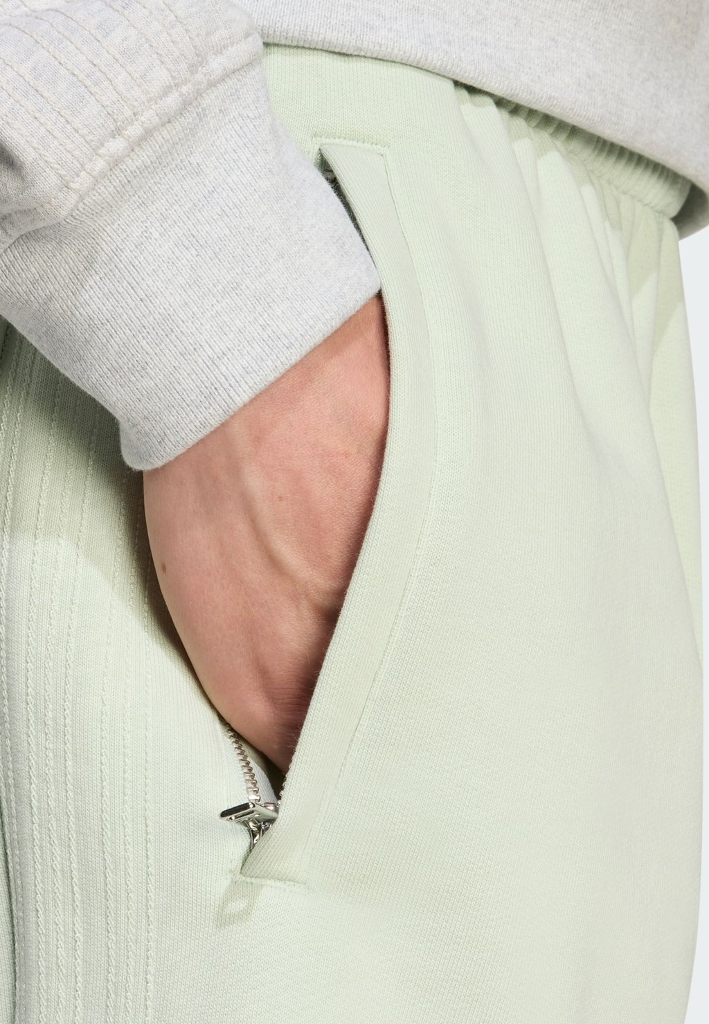 Шорты SHO - Tracksuit bottoms Adidas Originals, мятный — фото 4
