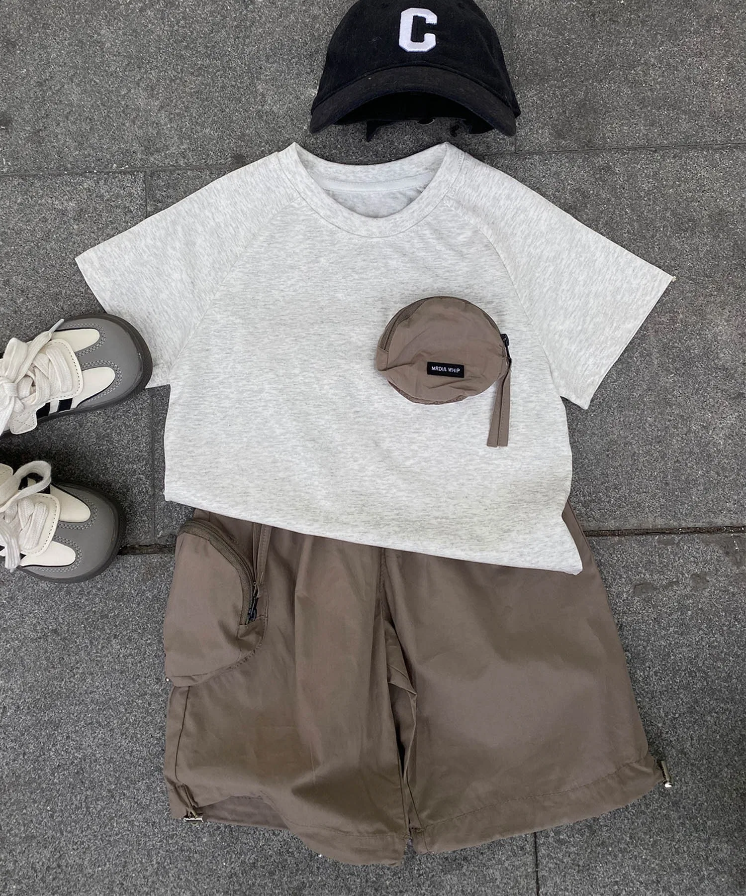 【aimoha-KIDS-】Комплект из футболки и спортивных брюк с карманами (короткий размер)
