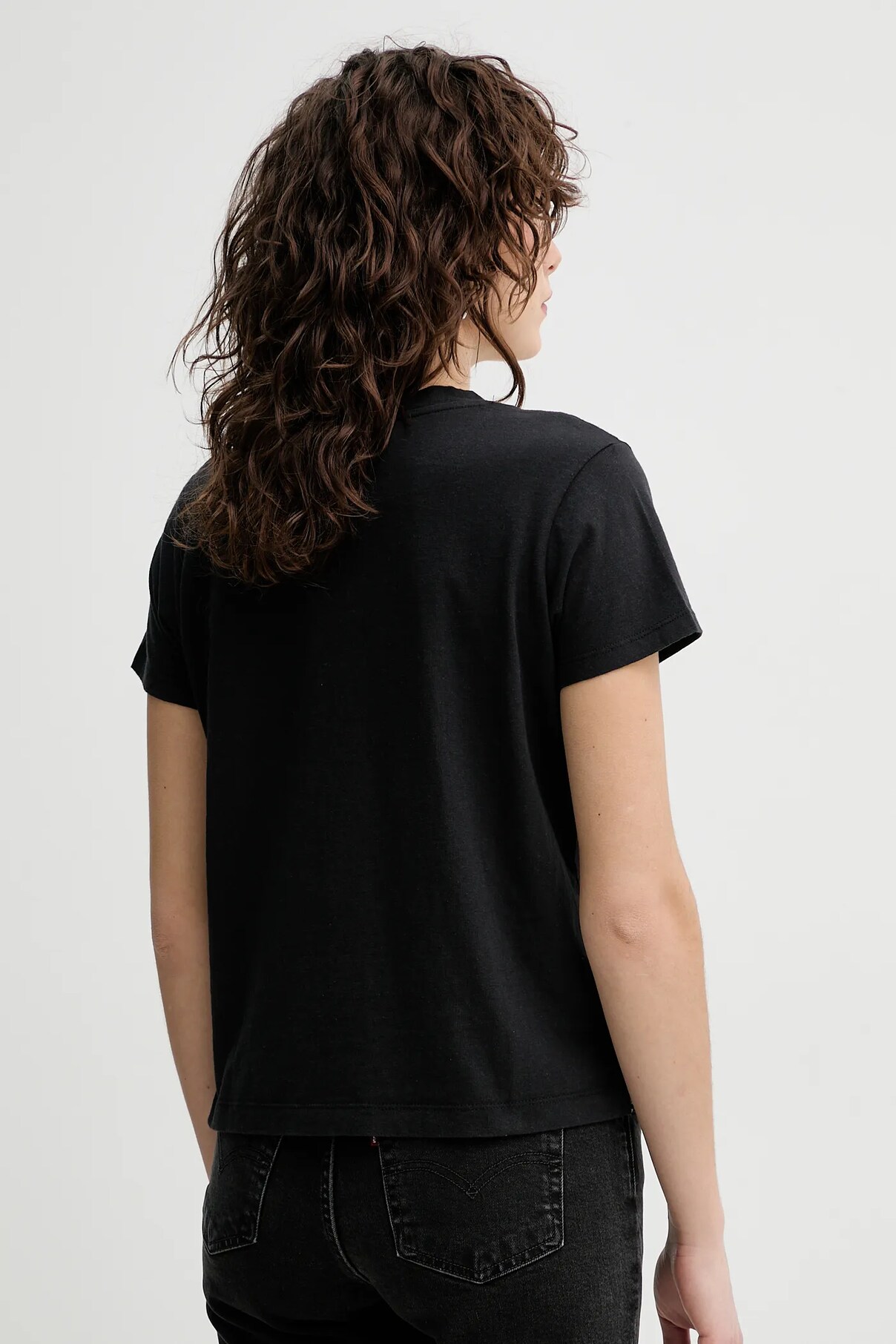 Футболка BOXY VNECK TEE Levi'S, черный — фото 4