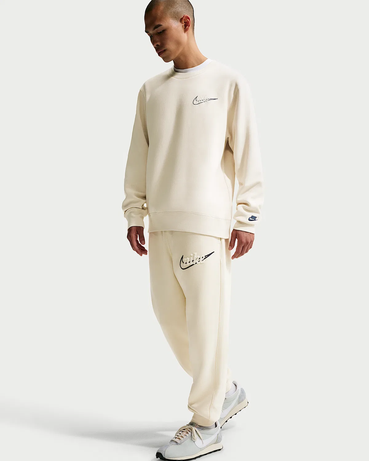 Мужские флисовые джоггеры Nike Sportswear Club, Light Khaki/Light Khaki/Obsidian — фото 4