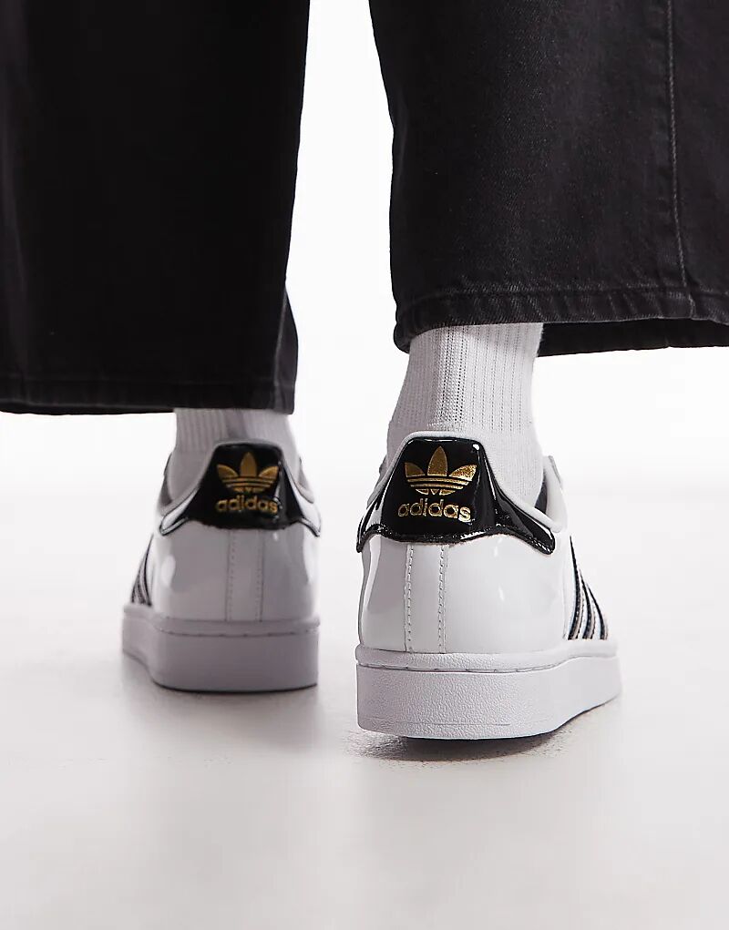 Кроссовки Adidas Originals Superstar II в лакированной белой и черной расцветке — фото 3