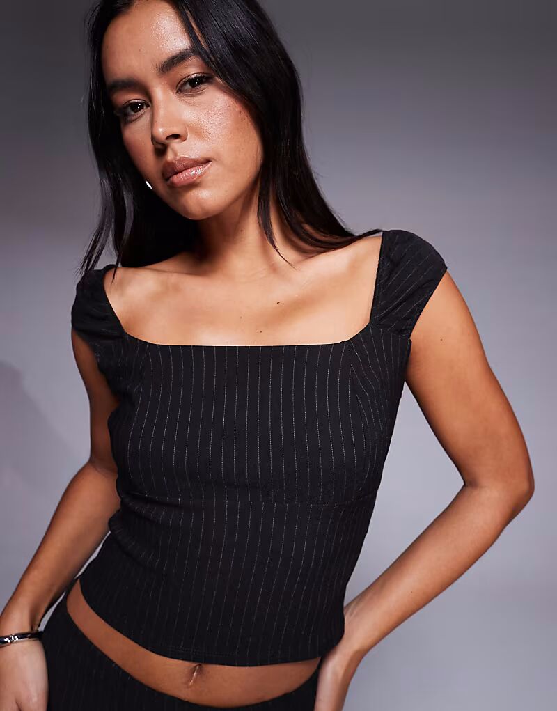 

Топ с квадратным вырезом и черной полоской Asos Design