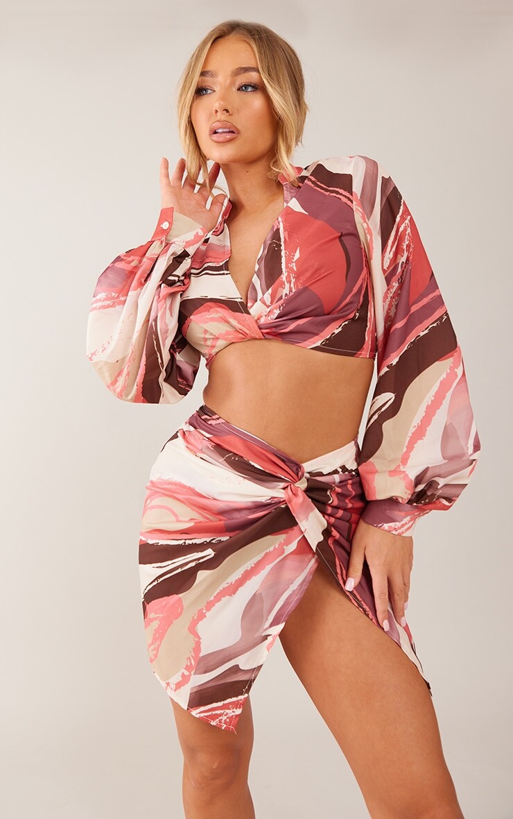 

PrettyLittleThing Укороченный топ с объемными рукавами и принтом розы