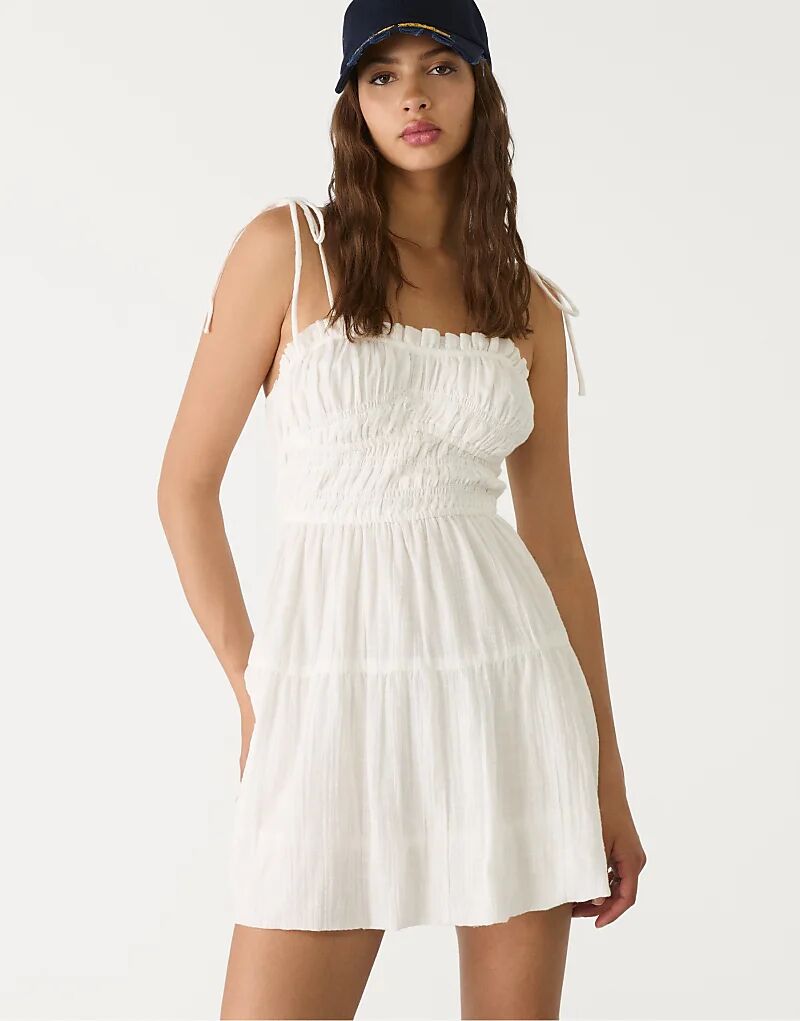 

Короткое платье-баллон Stradivarius с эластичным лифом цвета экрю