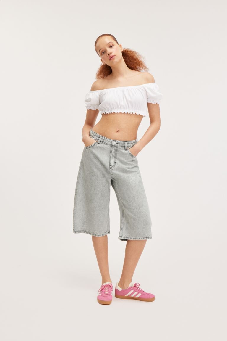 

Свободные джинсовые шорты с заниженной талией Monki, серый