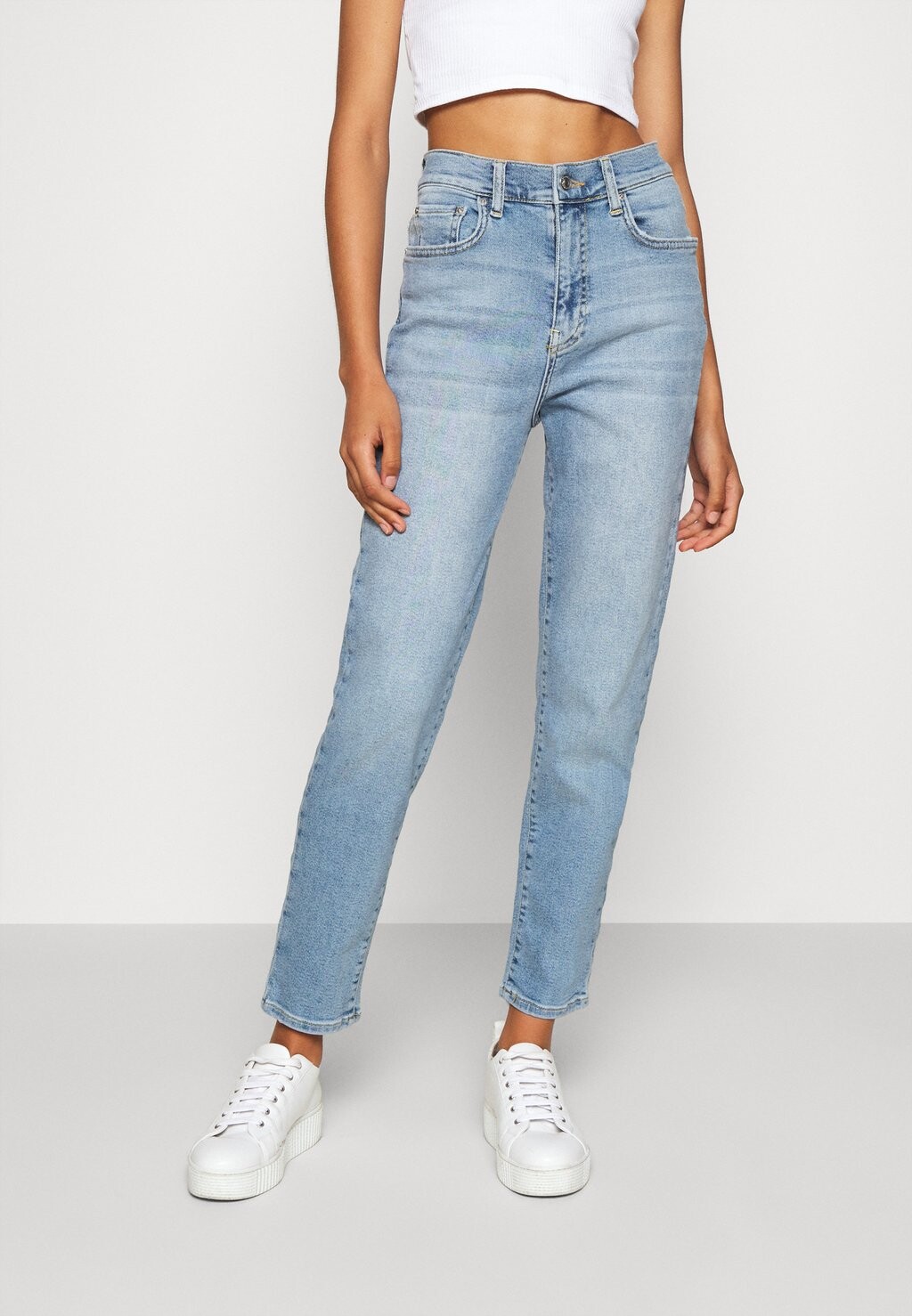 

Джинсы свободного кроя Gina Tricot