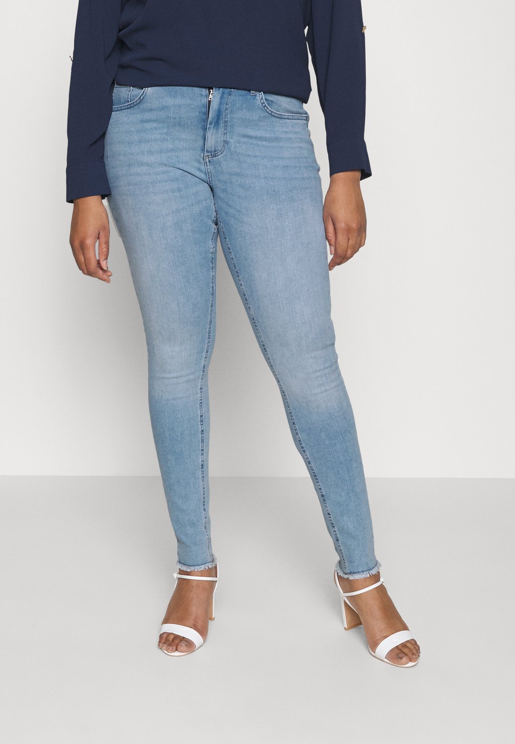 

Джинсы скинни CARWILLY REG ONLY Carmakoma, цвет Light Blue Denim