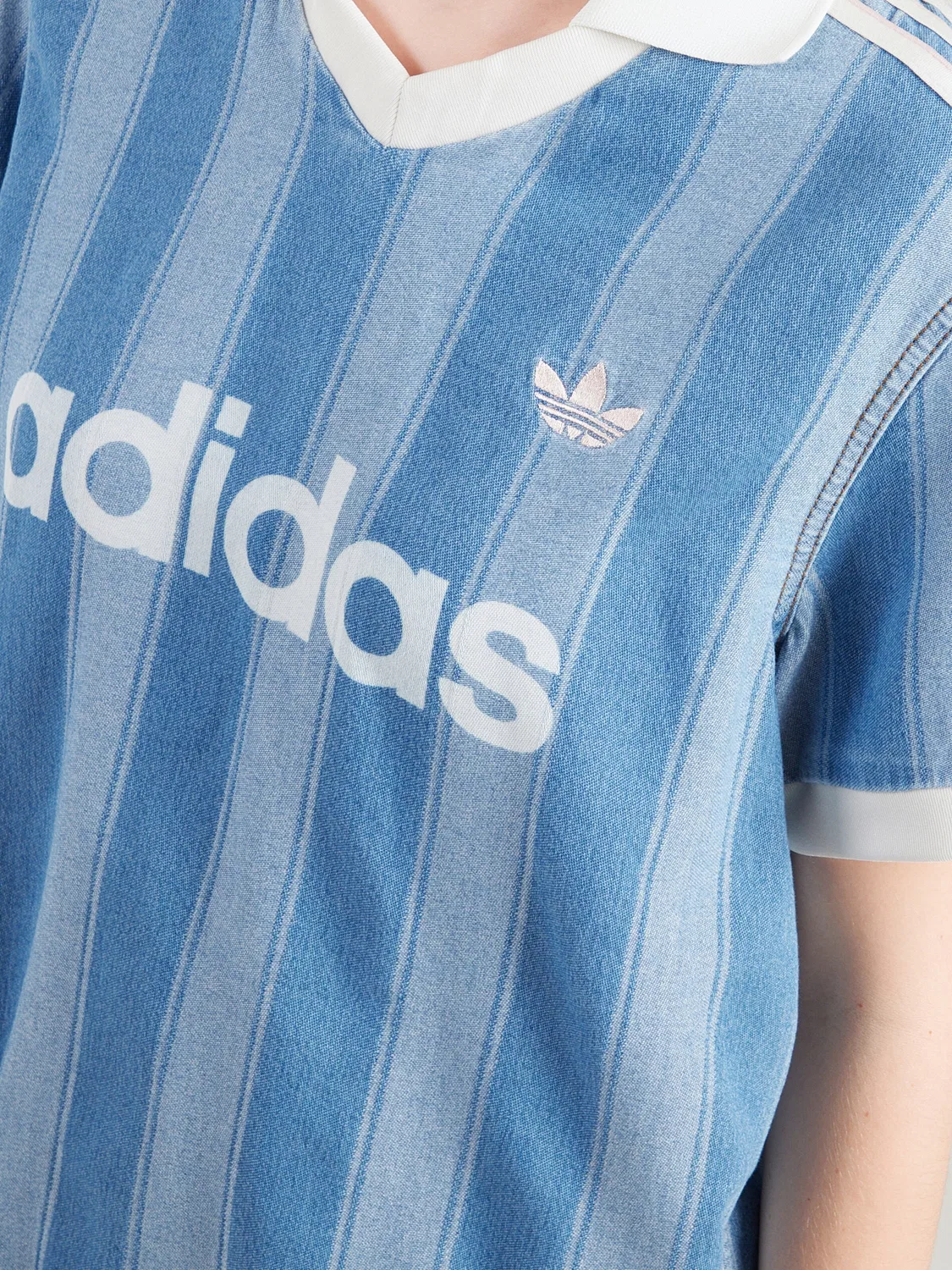 Футболка Adidas Originals синего джинсового цвета, светло-голубого цвета — фото 2