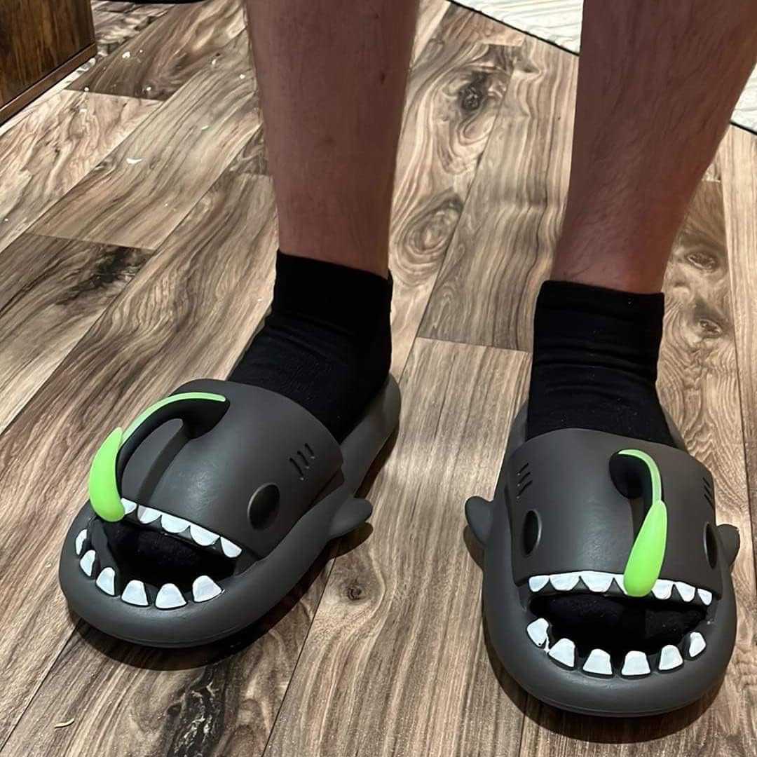 Сандалии Hello Slippers Glow in The Dark Shark Slides, мягкие, экологичные, из материала EVA, удобные для женщин и мужчин, для дома и улицы, черный — фото 2