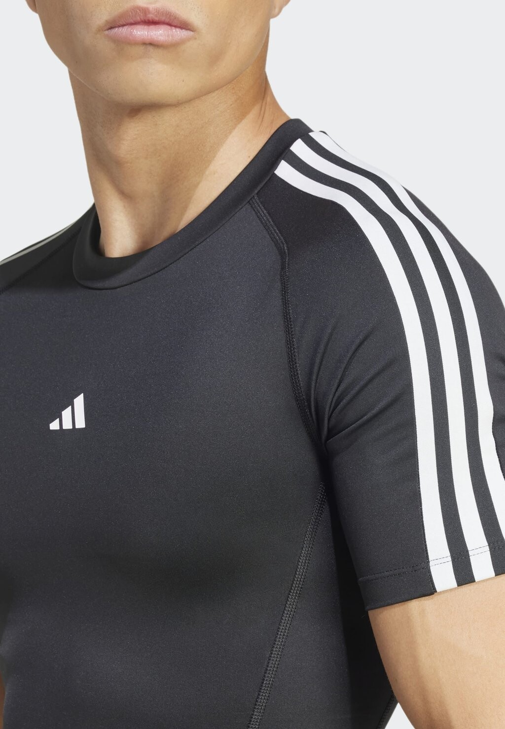 Спортивная футболка TECHFIT COMPRESSION 3-STRIPES adidas, черный — фото 4