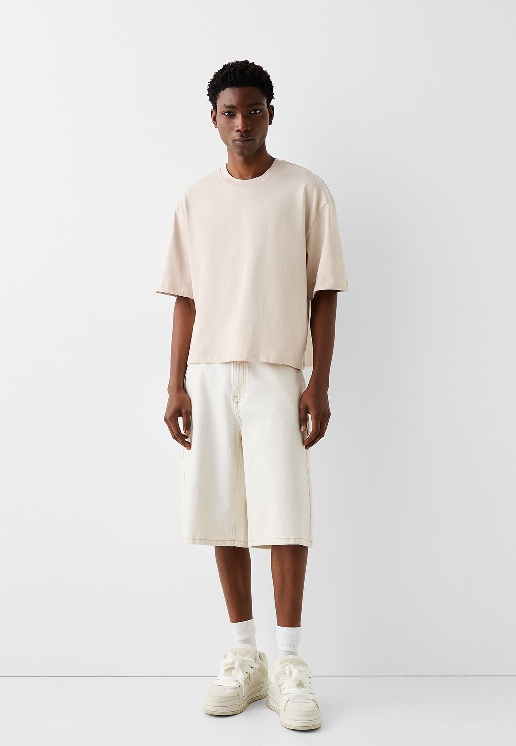 

Джинсовые шорты Baggy Bermuda Bershka, бежевые