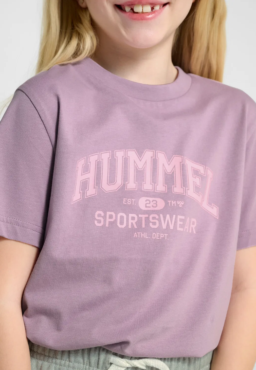 Футболка детская Hummel, лиловая — фото 4