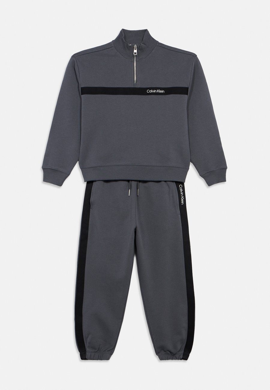 

Толстовка Calvin Klein Jeans HALF ZIP TAPE UNISEX SET, Coal/Dark Grey