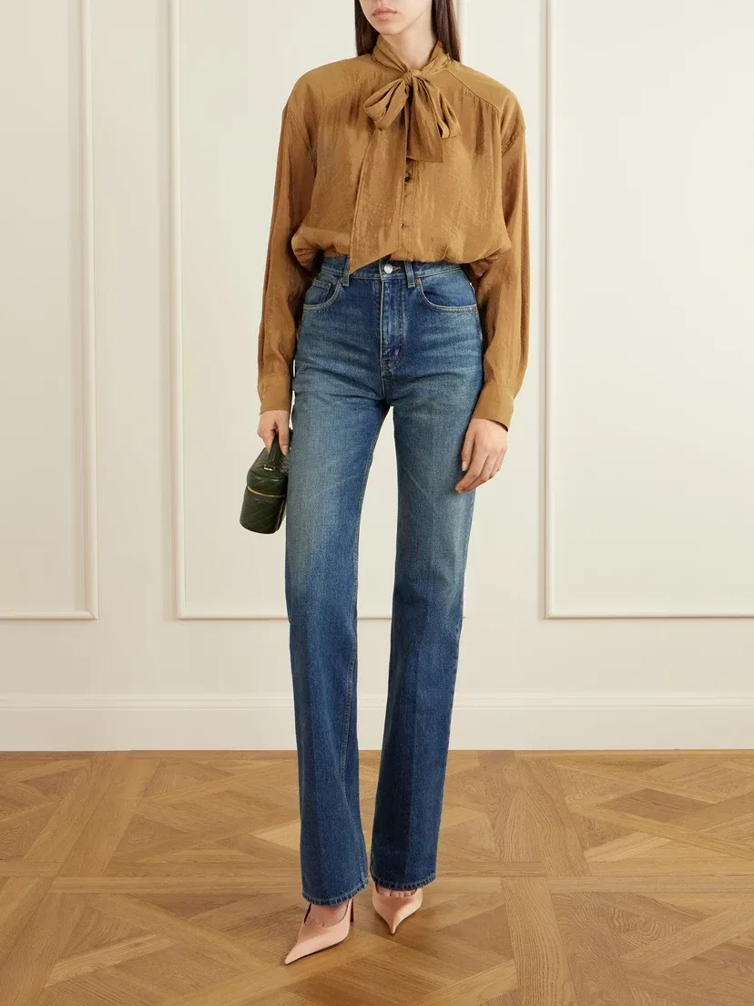 Блузка из жатого тафты с бантом жабо SAINT LAURENT, коричневый — фото 2