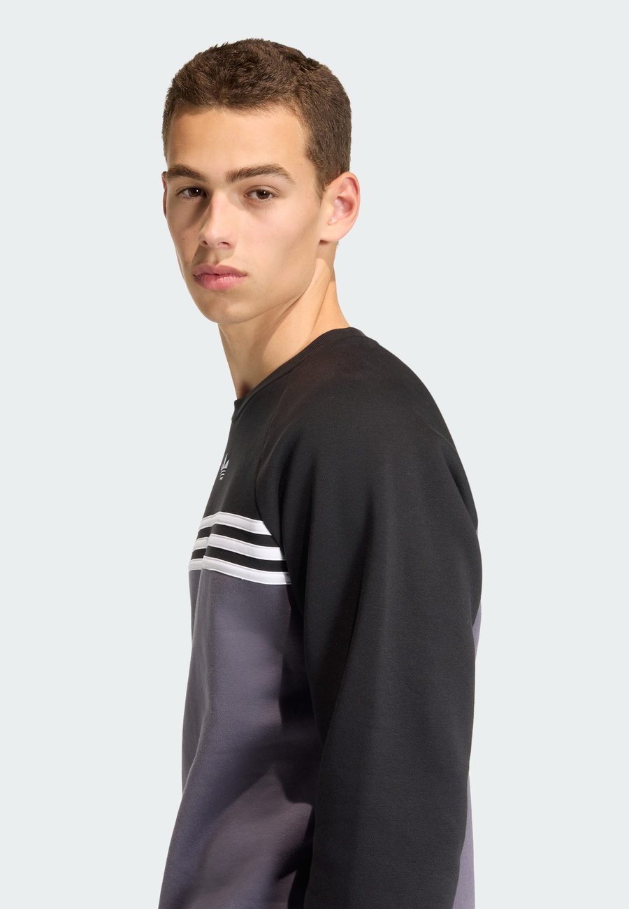 Толстовка Adidas Originals STRIPES CREW, Aurora Onix/Black/Black — фото 4