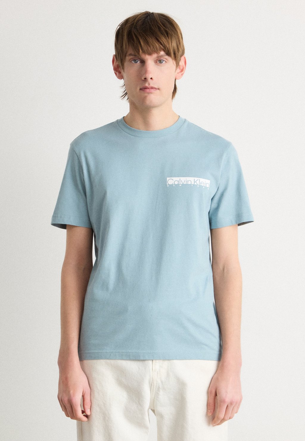

Базовая футболка CHEST BOX LOGO Calvin Klein, светло-голубой