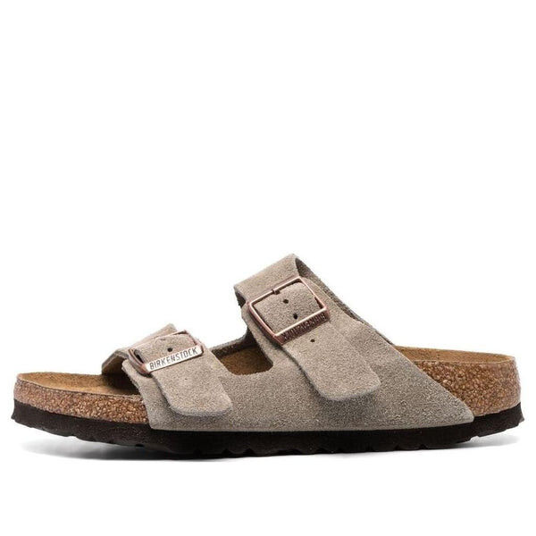

Тапочки arizona soft footbed suede leather narrow fit sandals 'taupe' Birkenstock, бежевый