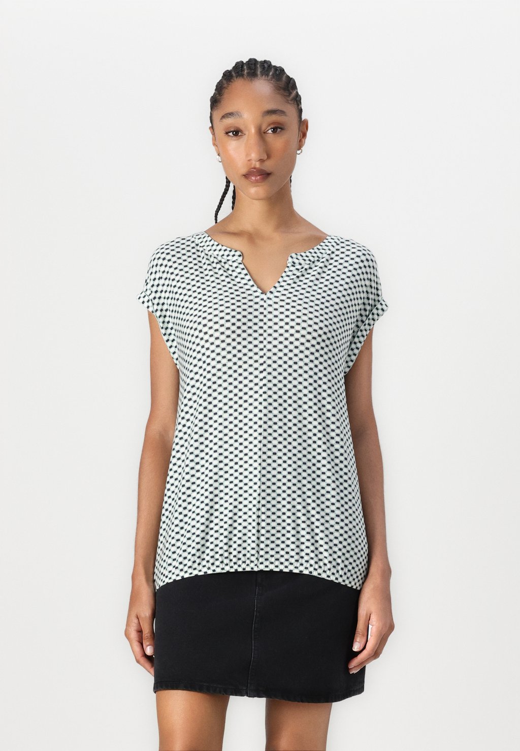 

Футболка с принтом ALL OVER PRINTED V NECK TOM TAILOR, мультиколор