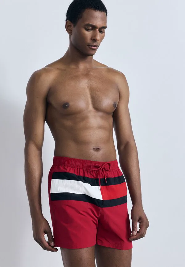 

Классические плавательные шорты средней длины с цветовыми блоками. Tommy Hilfiger, Raspberry Juice, Красный, Классические плавательные шорты средней длины с цветовыми блоками. Tommy Hilfiger, Raspberry Juice