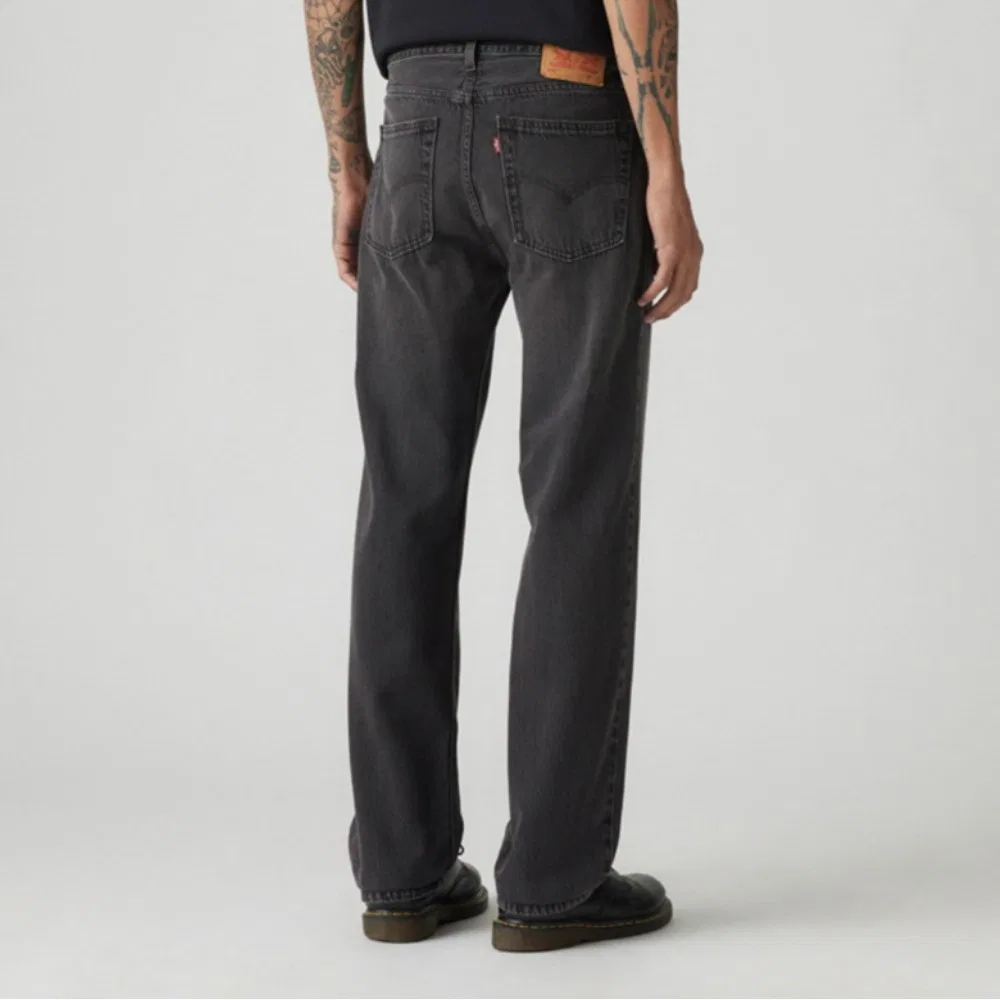 Мужские свободные прямые джинсы 555 чёрные от Levi's — фото 3
