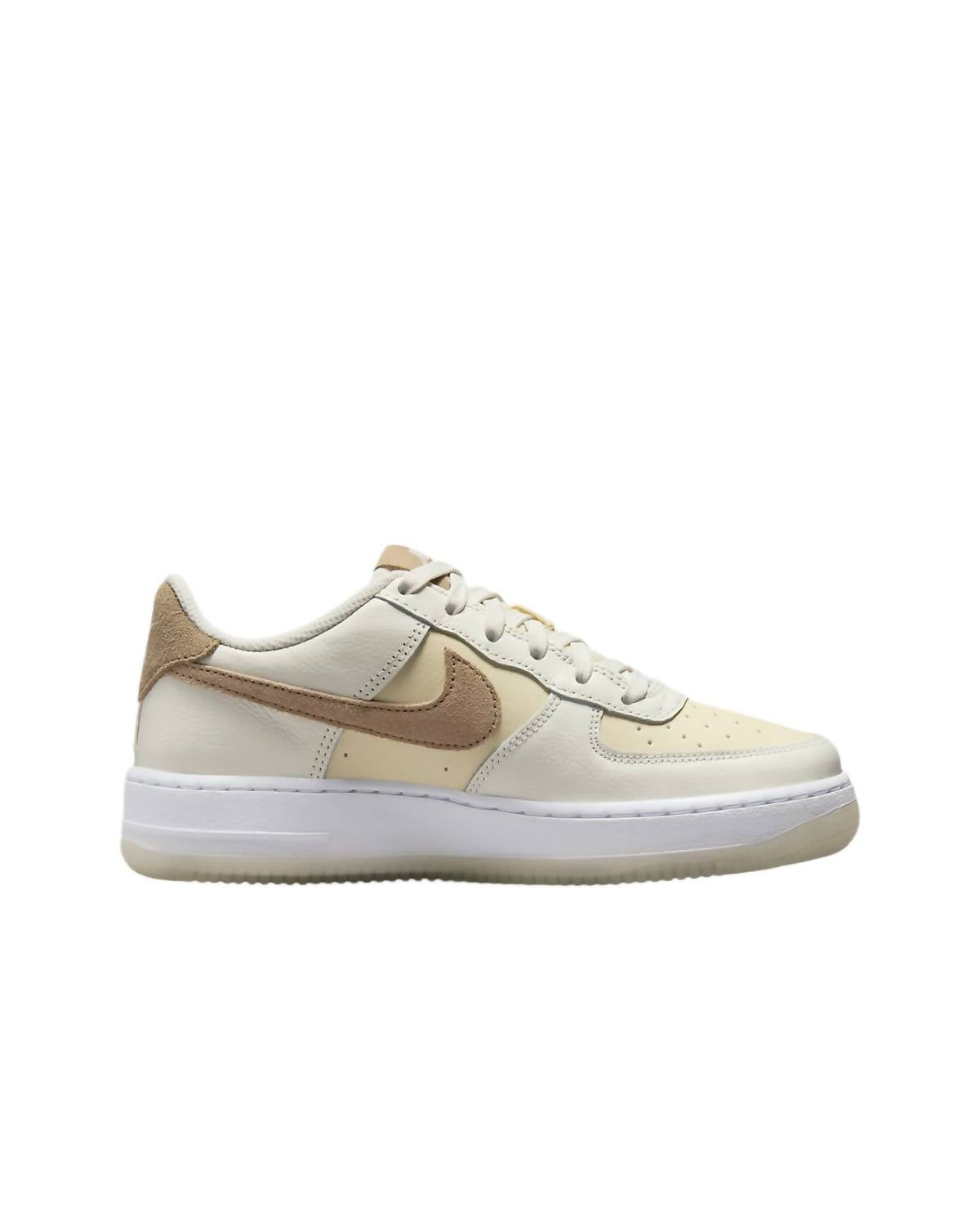 Кроссовки Air Force 1 Lv8 5 Gs для мальчиков в цвете парус/хаки-кокосовое молоко-белый Nike — фото 3