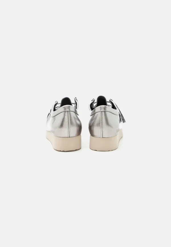 Ботинки повседневные Clarks Originals Wallabee casual lace ups, серебристый — фото 3