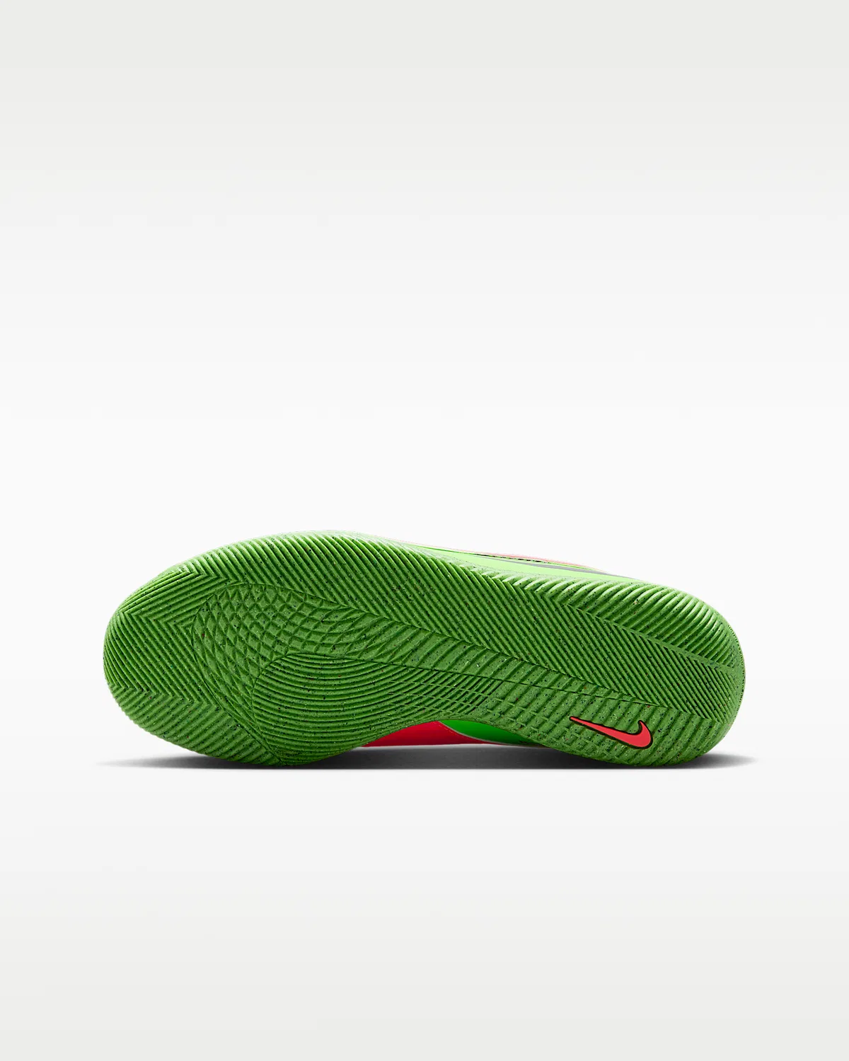 Детские кроссовки для зала Nike Jr. Phantom 6 Low Club "Erling Haaland", Hot Punch/Green Strike/Black — фото 2